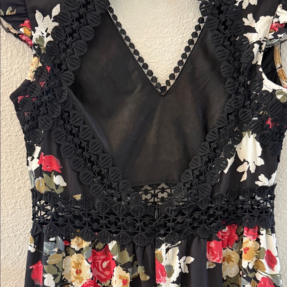 NWT Gorgeous Floral Black Maxi Dress Open Back Women Medium Lace Detail - Picture 10 of 17
